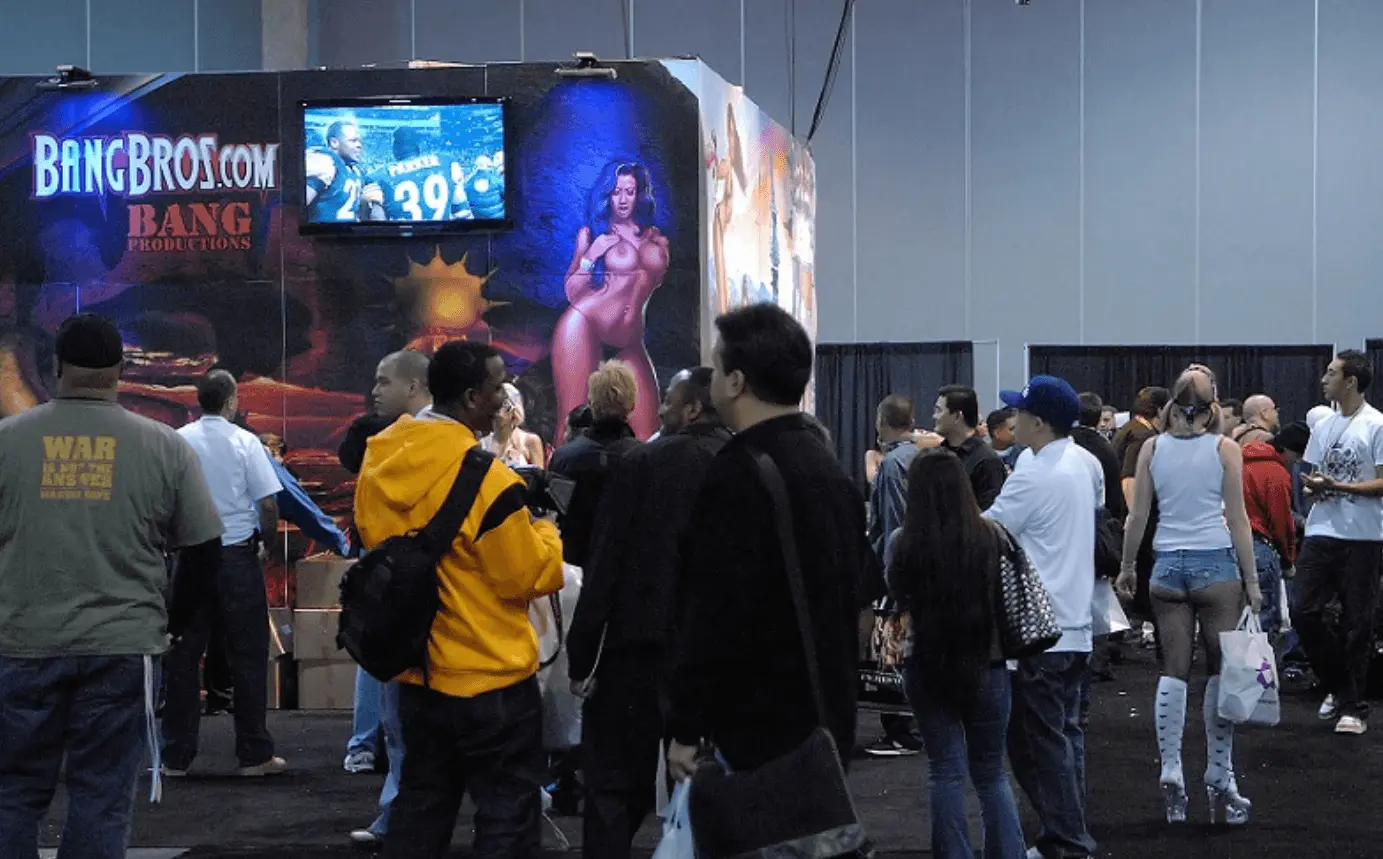 U.S. Adult Product Market Surges Over Five Years: Female Spending and E-commerce Reshape Industry Landscape